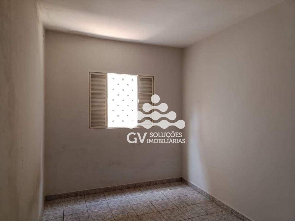 Casa à venda com 2 quartos, 180m² - Foto 3