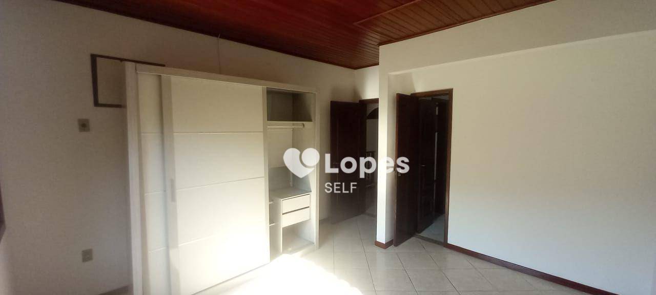 Casa à venda com 3 quartos, 300m² - Foto 3