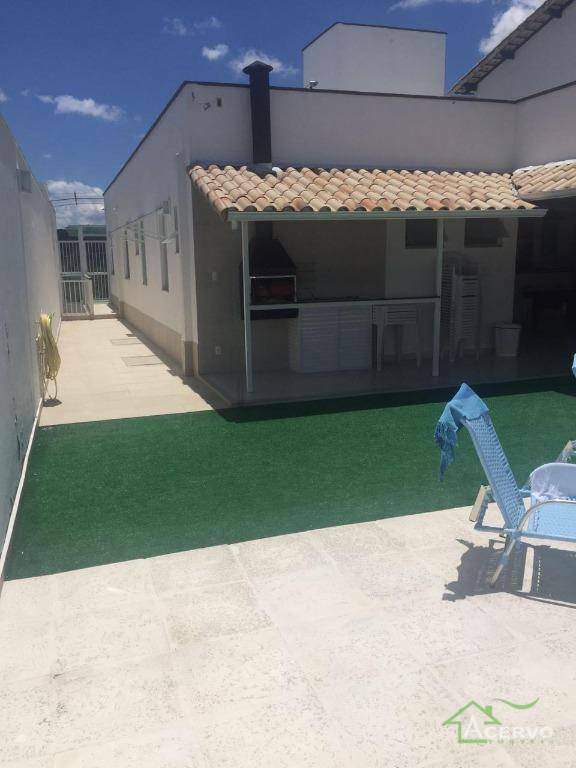 Casa de Condomínio à venda com 3 quartos, 216m² - Foto 2