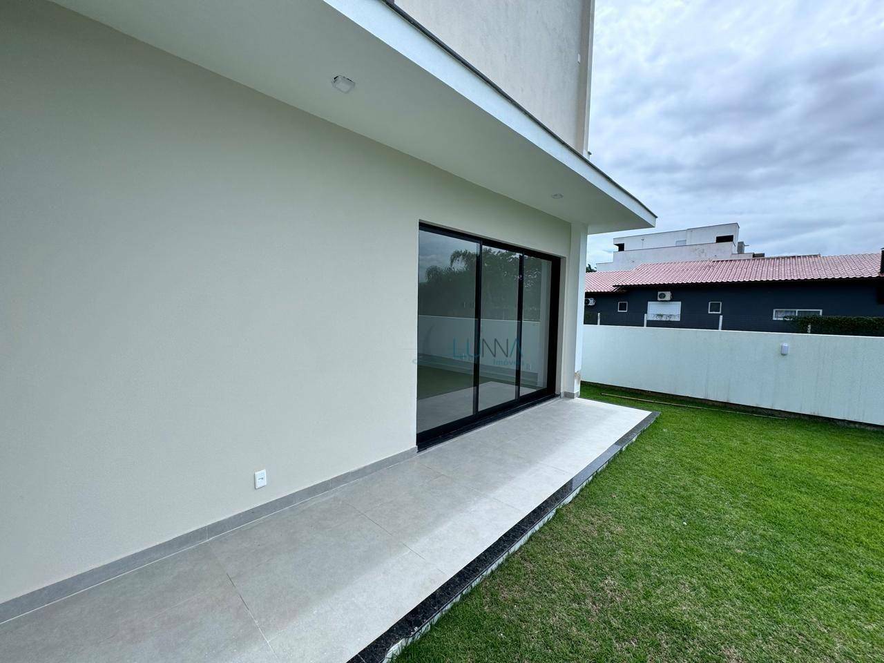 Casa de Condomínio à venda com 3 quartos, 230m² - Foto 2