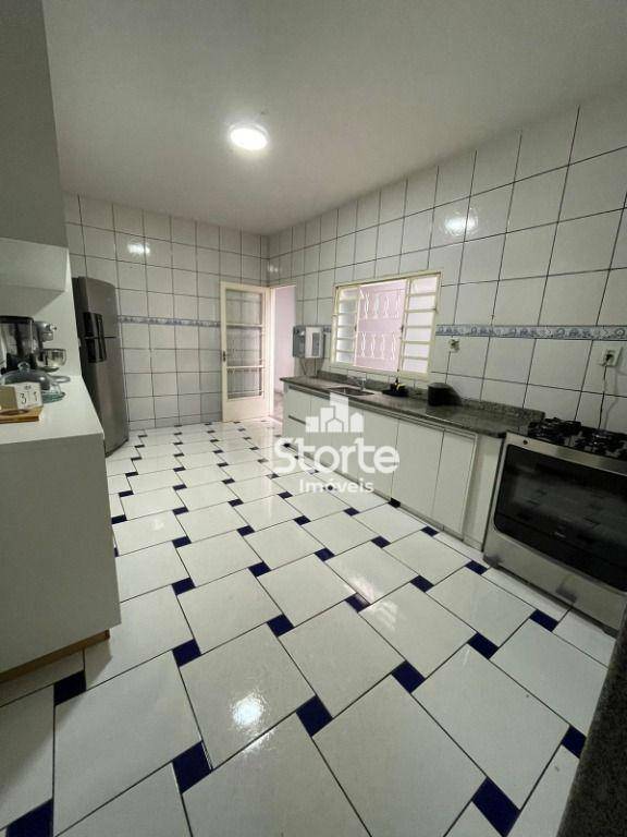 Casa à venda com 3 quartos, 161m² - Foto 8