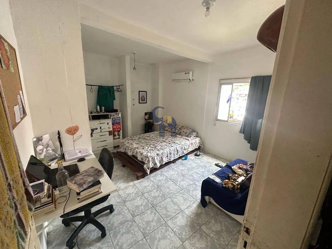 Casa à venda com 4 quartos, 200m² - Foto 2