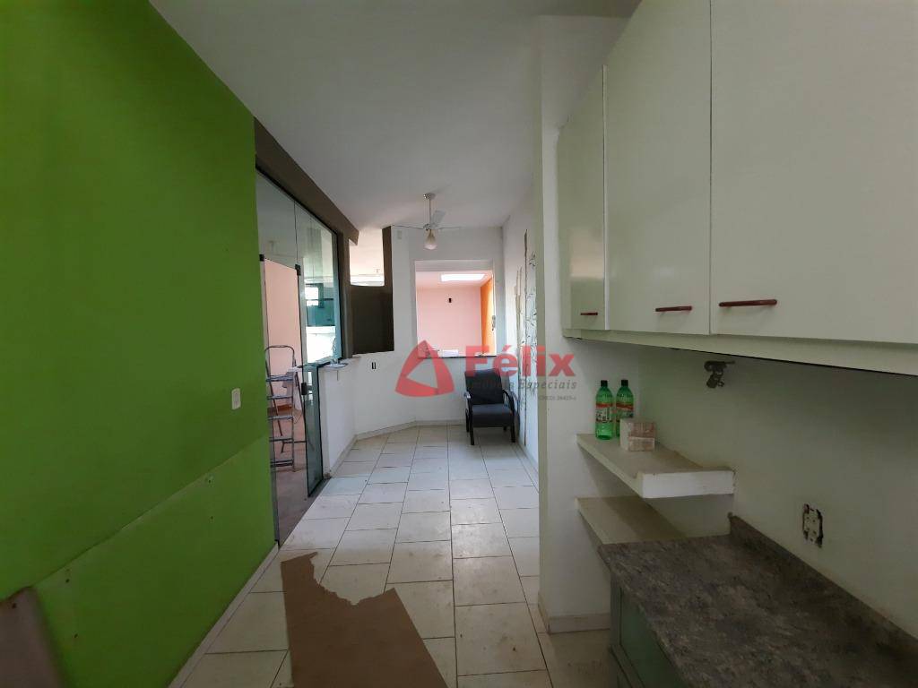 Casa à venda com 3 quartos, 300m² - Foto 19