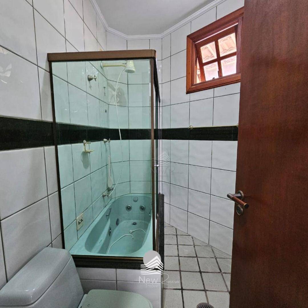 Casa de Condomínio para alugar com 4 quartos, 267m² - Foto 3