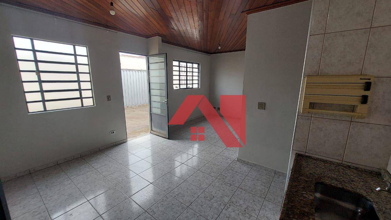 Casa à venda com 3 quartos, 100m² - Foto 2