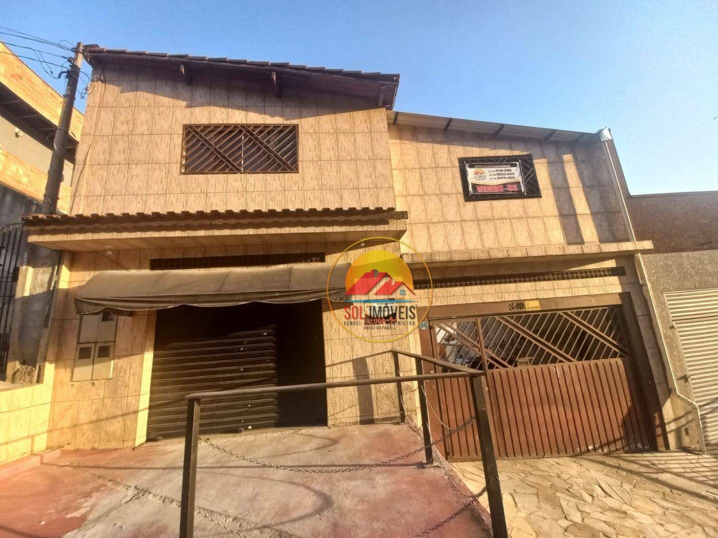 Casa à venda com 3 quartos, 250m² - Foto 1