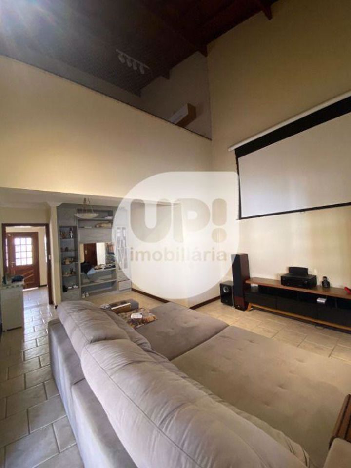 Casa à venda com 3 quartos, 295m² - Foto 2