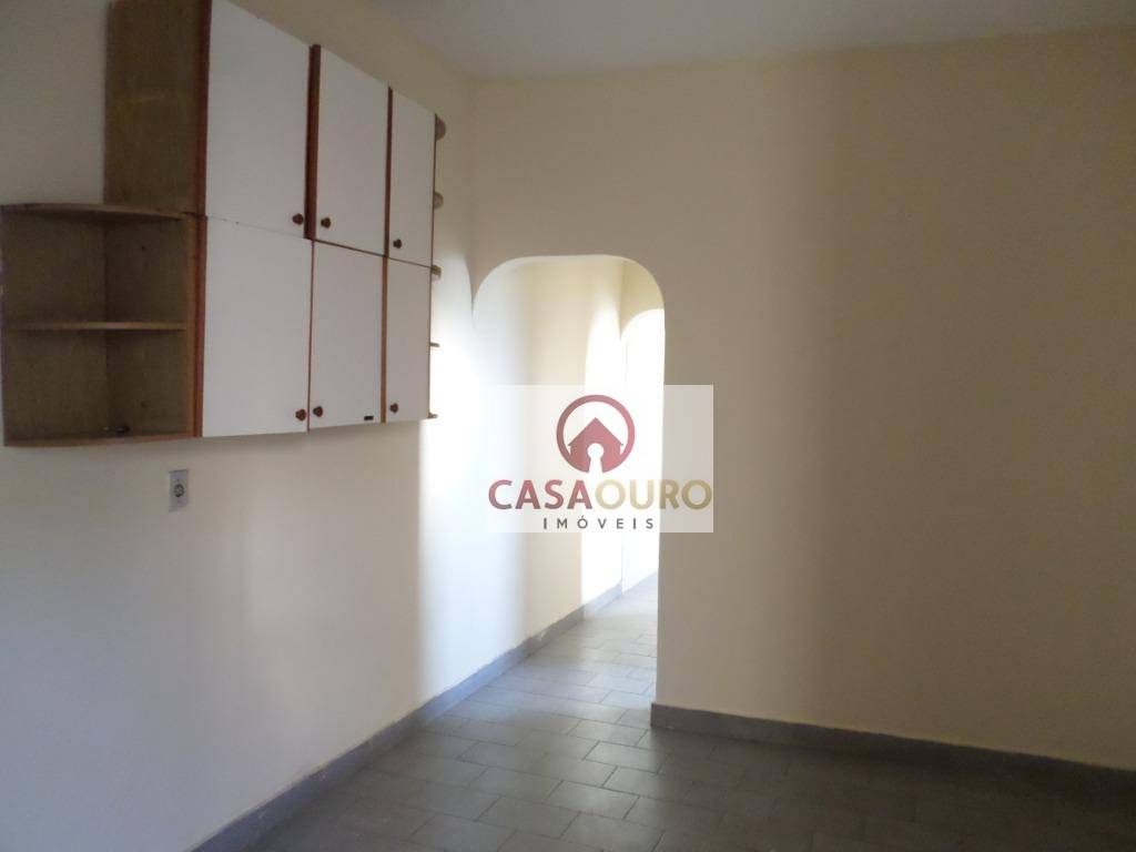 Casa à venda com 6 quartos, 200m² - Foto 17