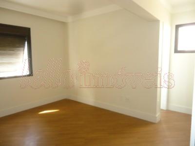 Apartamento para alugar com 3 quartos, 130m² - Foto 12