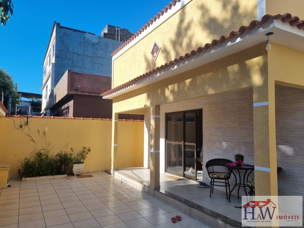 Casa à venda com 3 quartos, 100m² - Foto 1