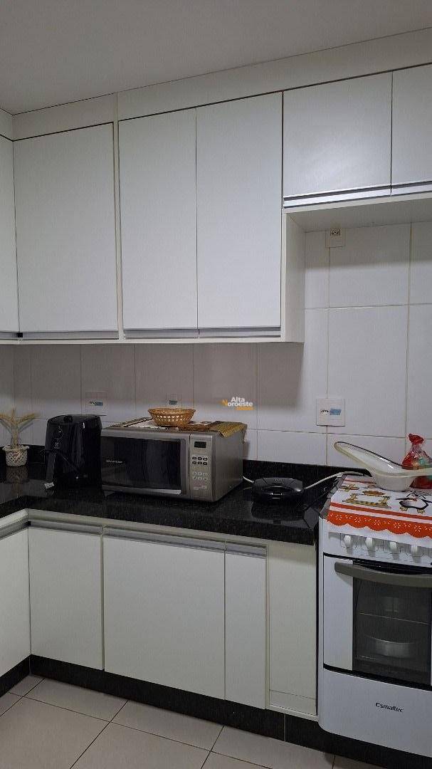 Sobrado à venda com 3 quartos, 230m² - Foto 2