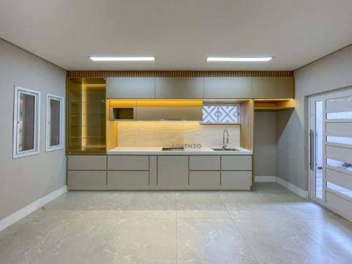 Casa à venda com 3 quartos, 216m² - Foto 8