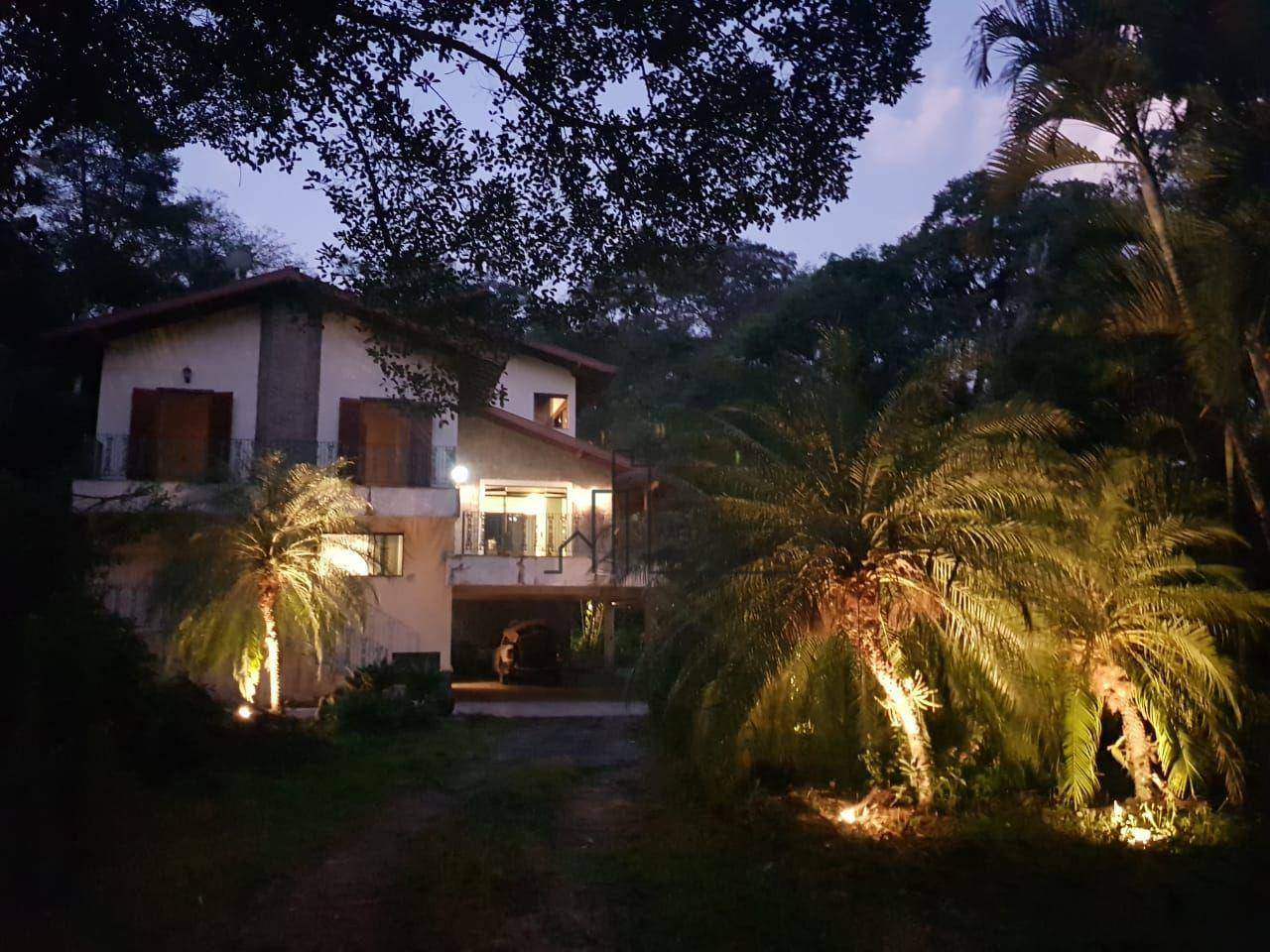 Chácara, 4 quartos, 2400 m² - Foto 1