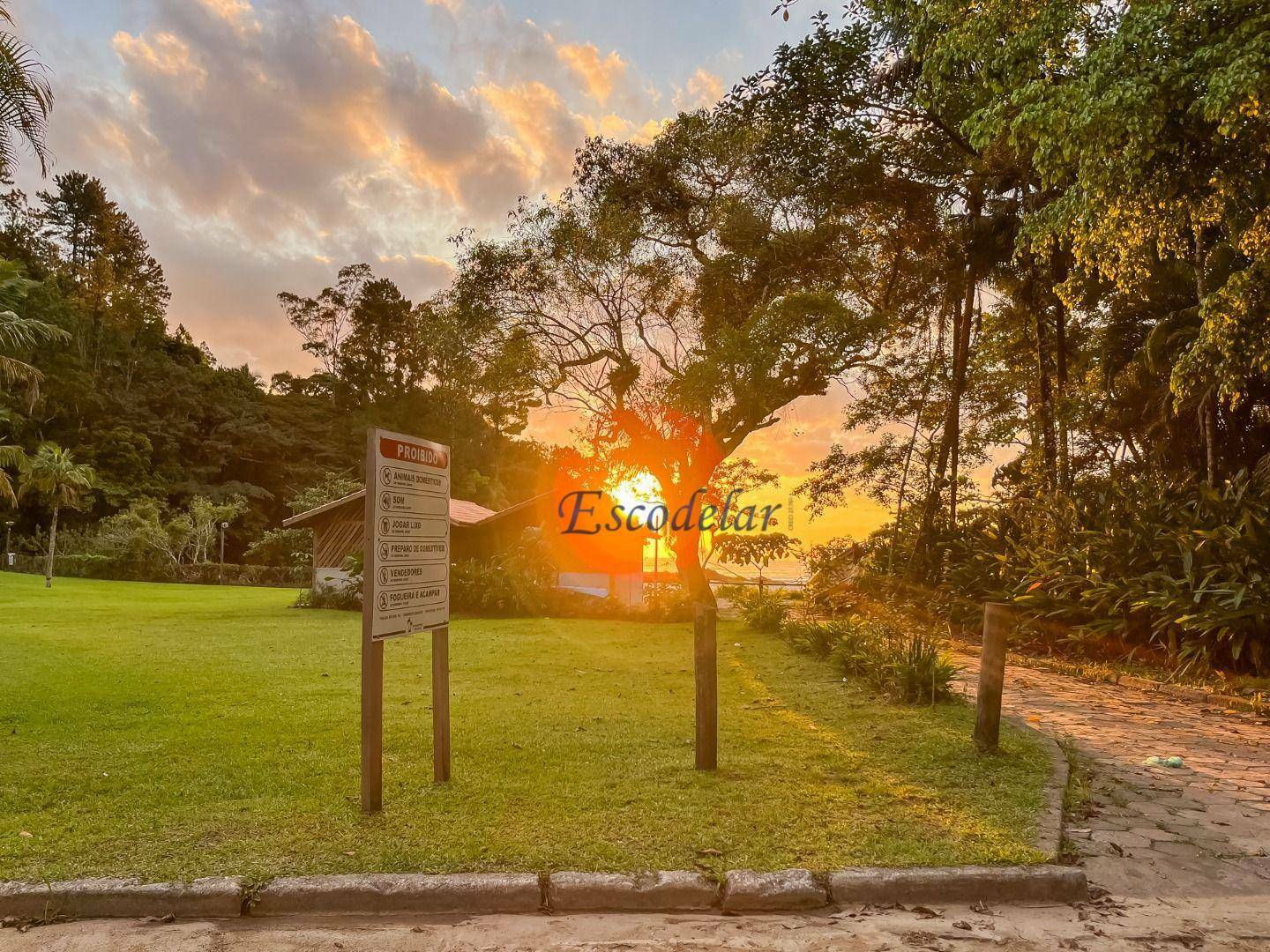 Casa de Condomínio à venda com 4 quartos, 400m² - Foto 58