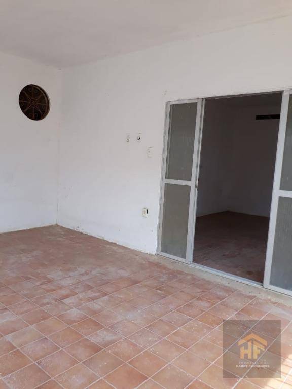 Casa à venda com 3 quartos, 228m² - Foto 4