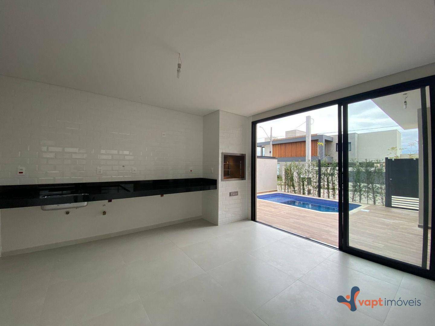 Casa de Condomínio à venda com 3 quartos, 178m² - Foto 1