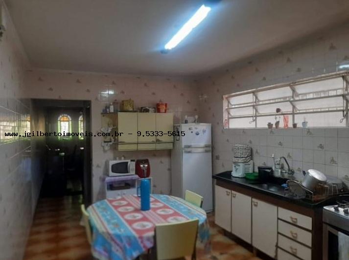 Casa à venda com 3 quartos, 150m² - Foto 2