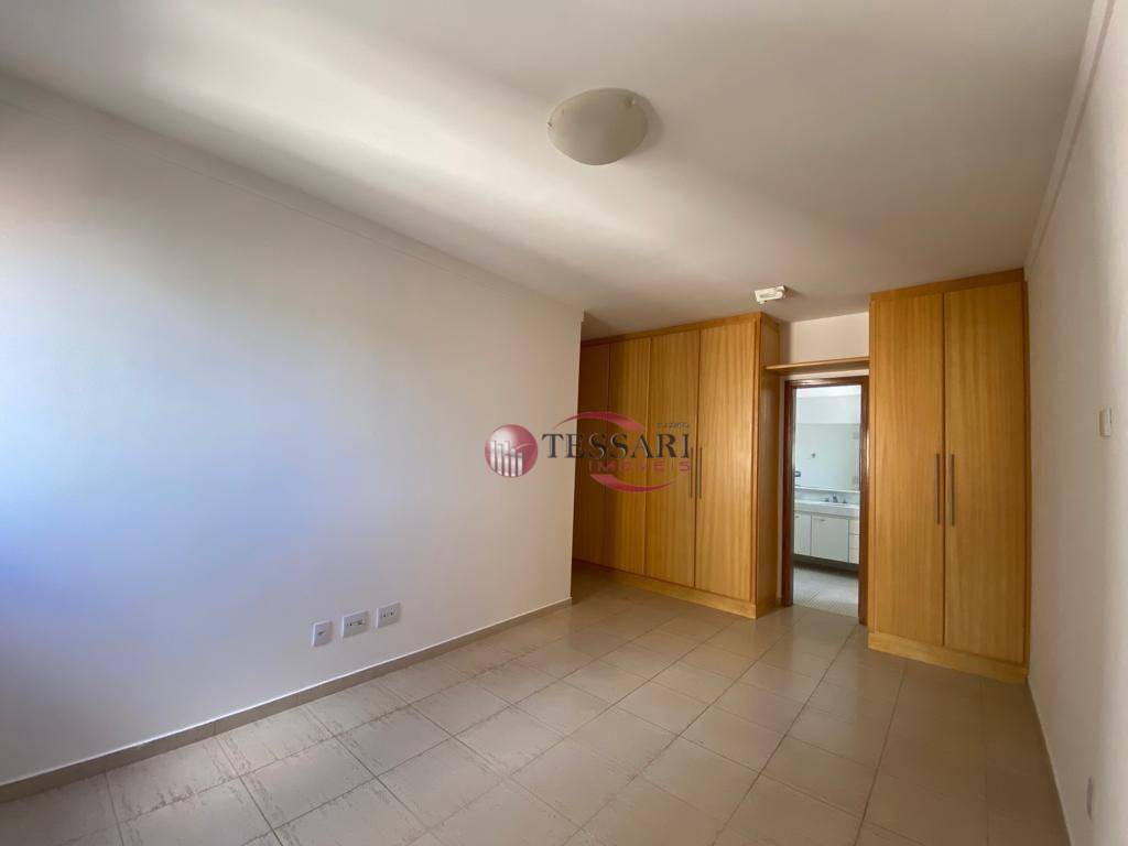 Apartamento para alugar com 3 quartos, 176m² - Foto 2