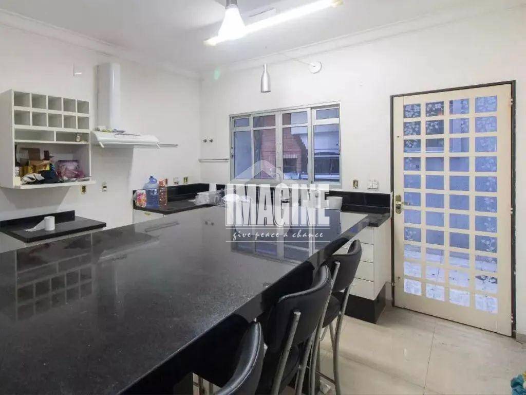 Sobrado à venda com 3 quartos, 250m² - Foto 15