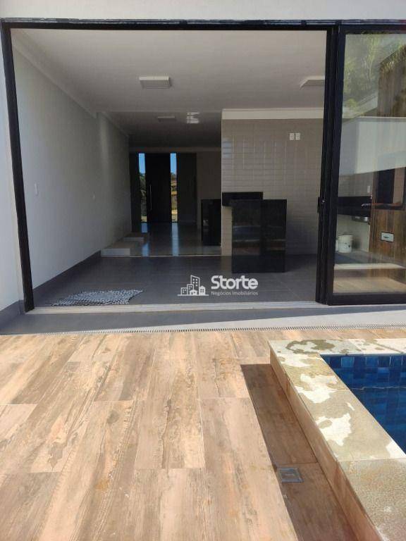 Casa de Condomínio à venda com 4 quartos, 231m² - Foto 2