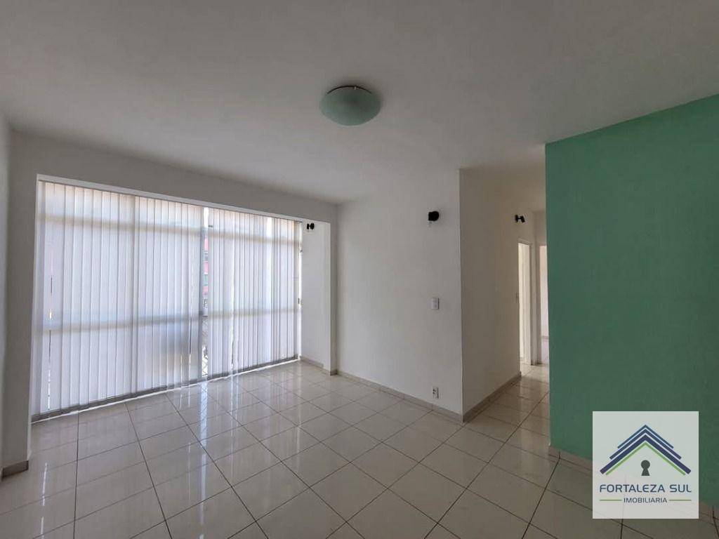 Apartamento à venda com 2 quartos, 70m² - Foto 4