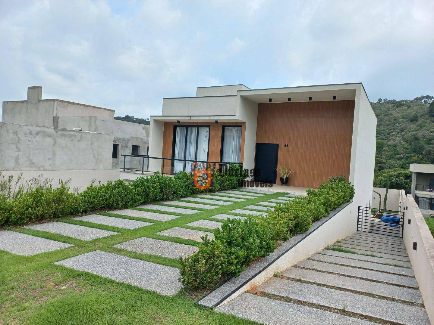 Casa de Condomínio à venda com 3 quartos, 234m² - Foto 3