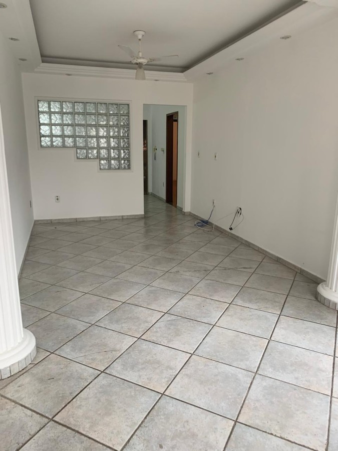 Casa à venda com 3 quartos, 260m² - Foto 4