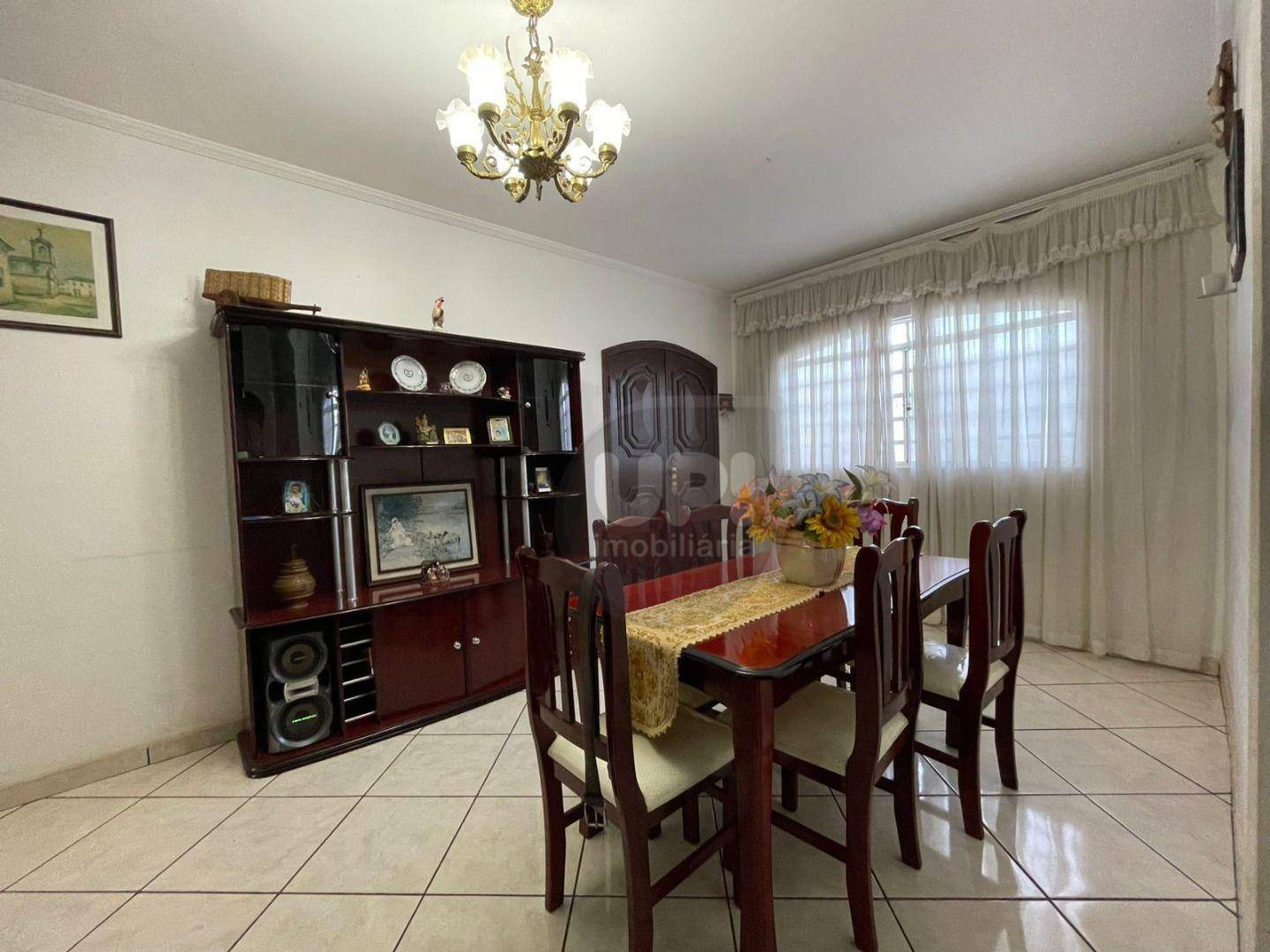 Sobrado à venda com 5 quartos, 340m² - Foto 1