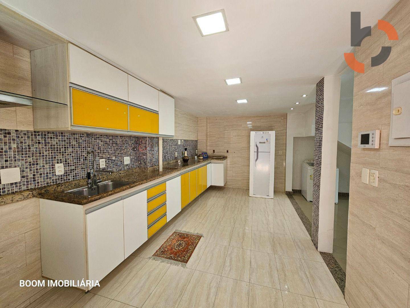 Casa à venda com 5 quartos, 218m² - Foto 8