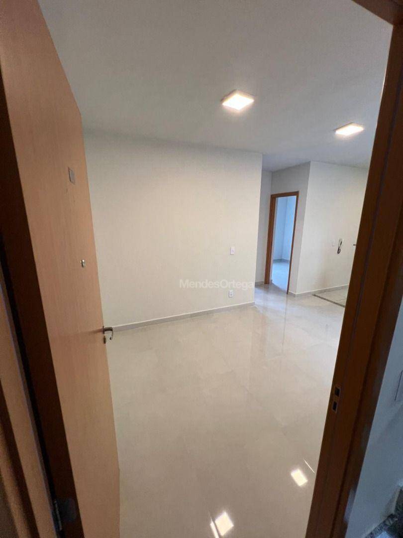 Apartamento à venda com 2 quartos, 43m² - Foto 3