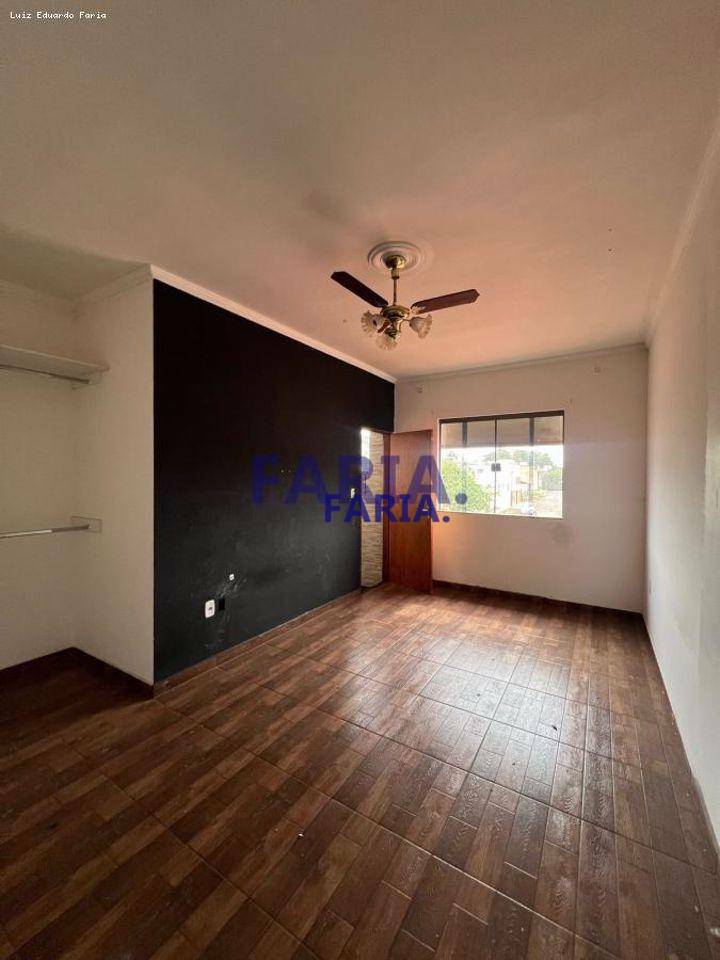 Casa à venda com 3 quartos, 150M2 - Foto 2