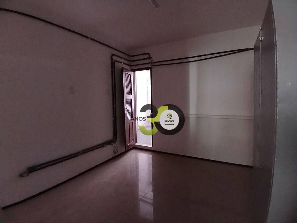 Casa para alugar com 5 quartos, 250m² - Foto 19