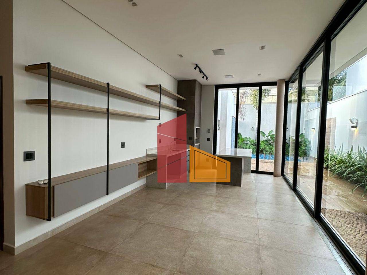 Casa de Condomínio à venda com 4 quartos, 220m² - Foto 1