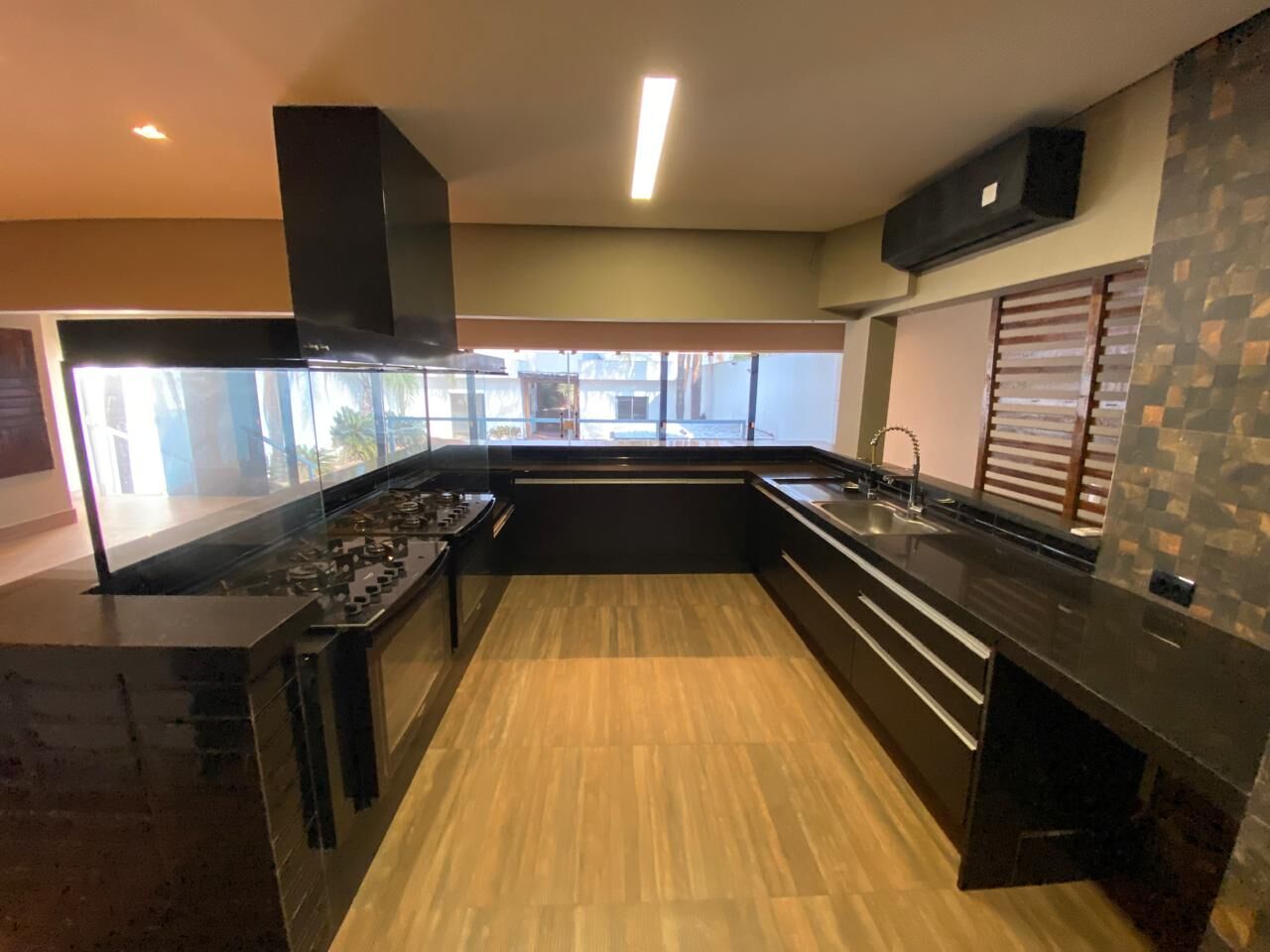 Casa para alugar com 4 quartos, 241m² - Foto 10