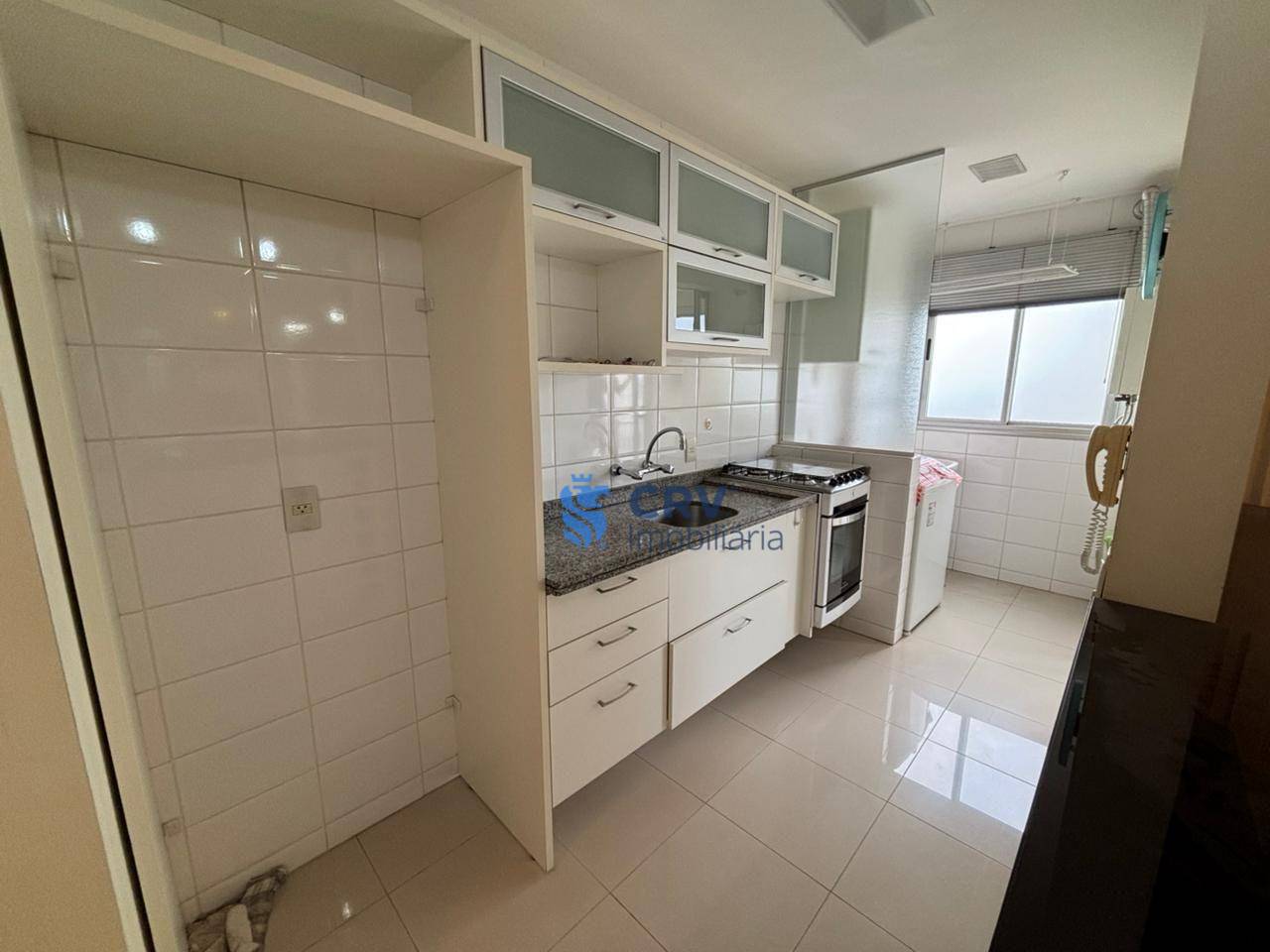 Apartamento à venda com 2 quartos, 70m² - Foto 3