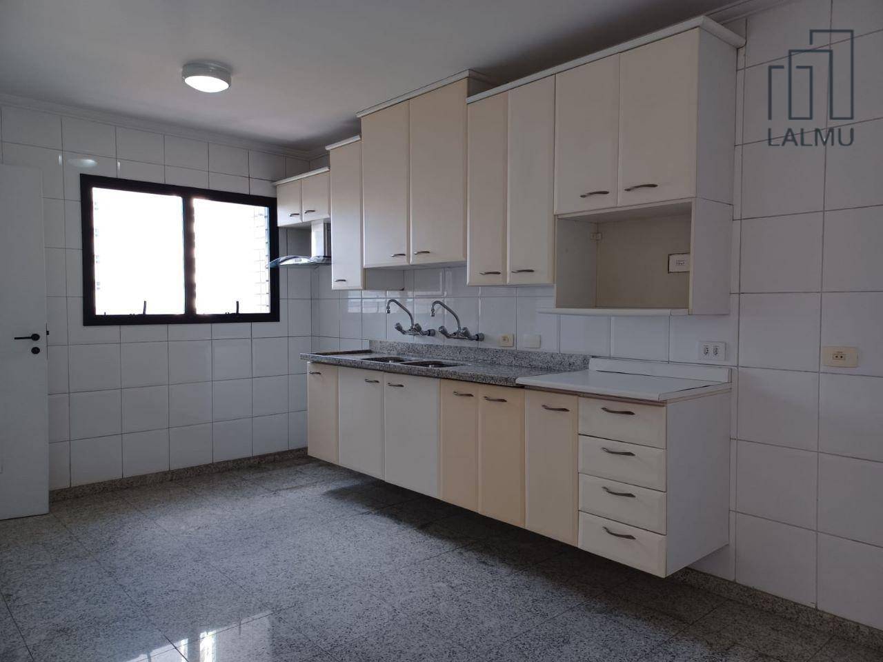 Apartamento para alugar com 3 quartos, 126m² - Foto 10