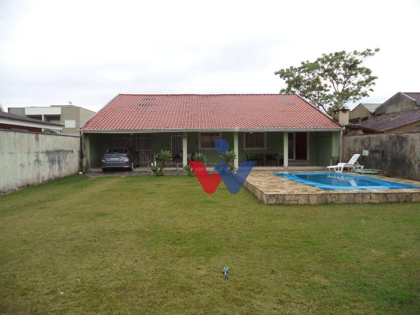 Casa à venda com 4 quartos, 239m² - Foto 1