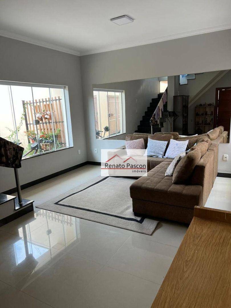 Sobrado à venda com 3 quartos, 223m² - Foto 1