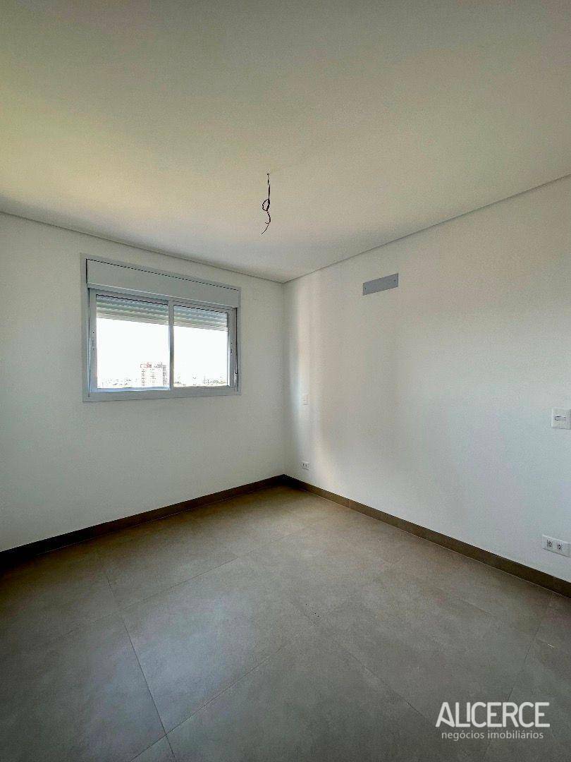 Apartamento à venda com 3 quartos, 150m² - Foto 32