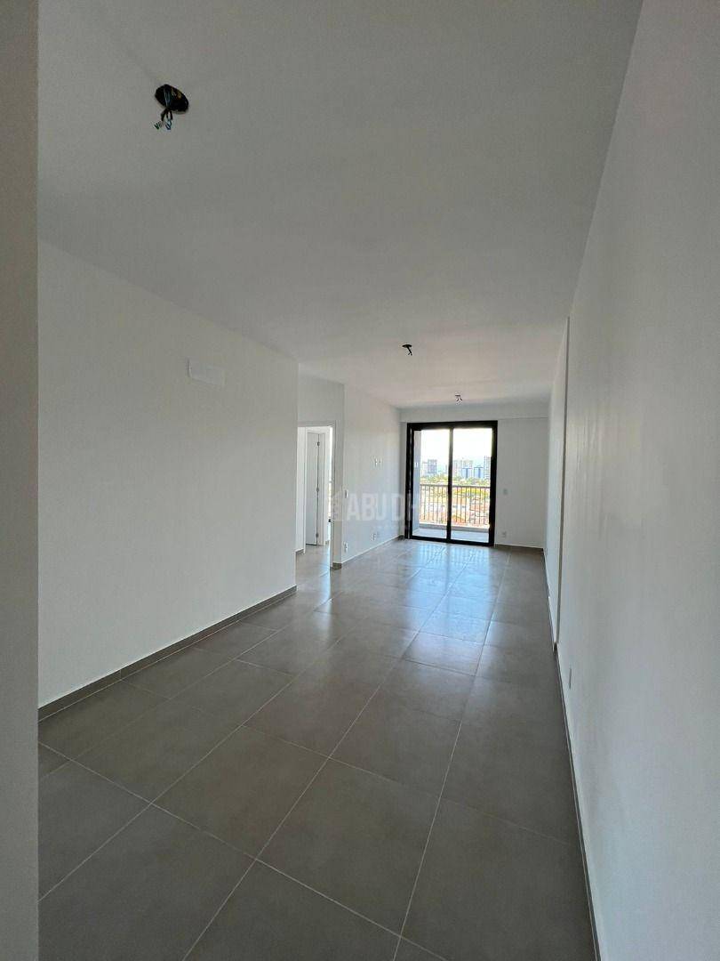 Apartamento à venda com 2 quartos, 70m² - Foto 2