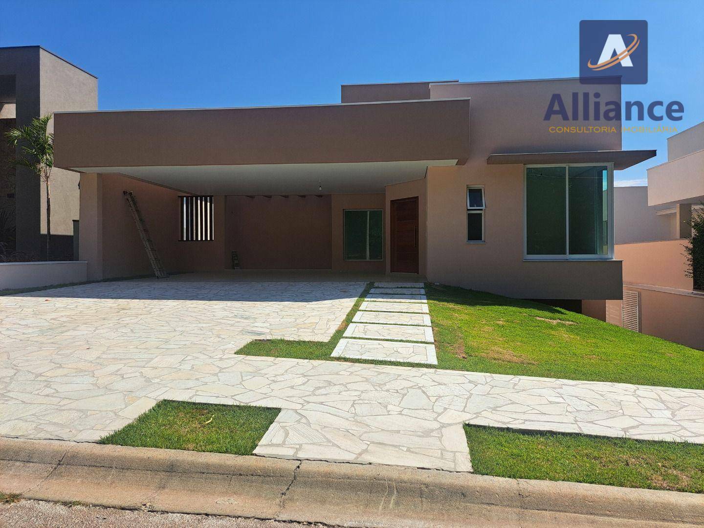 Casa de Condomínio à venda com 3 quartos, 266m² - Foto 3