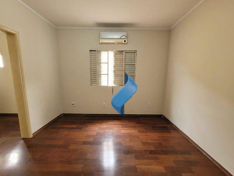 Casa para alugar com 6 quartos, 262m² - Foto 15