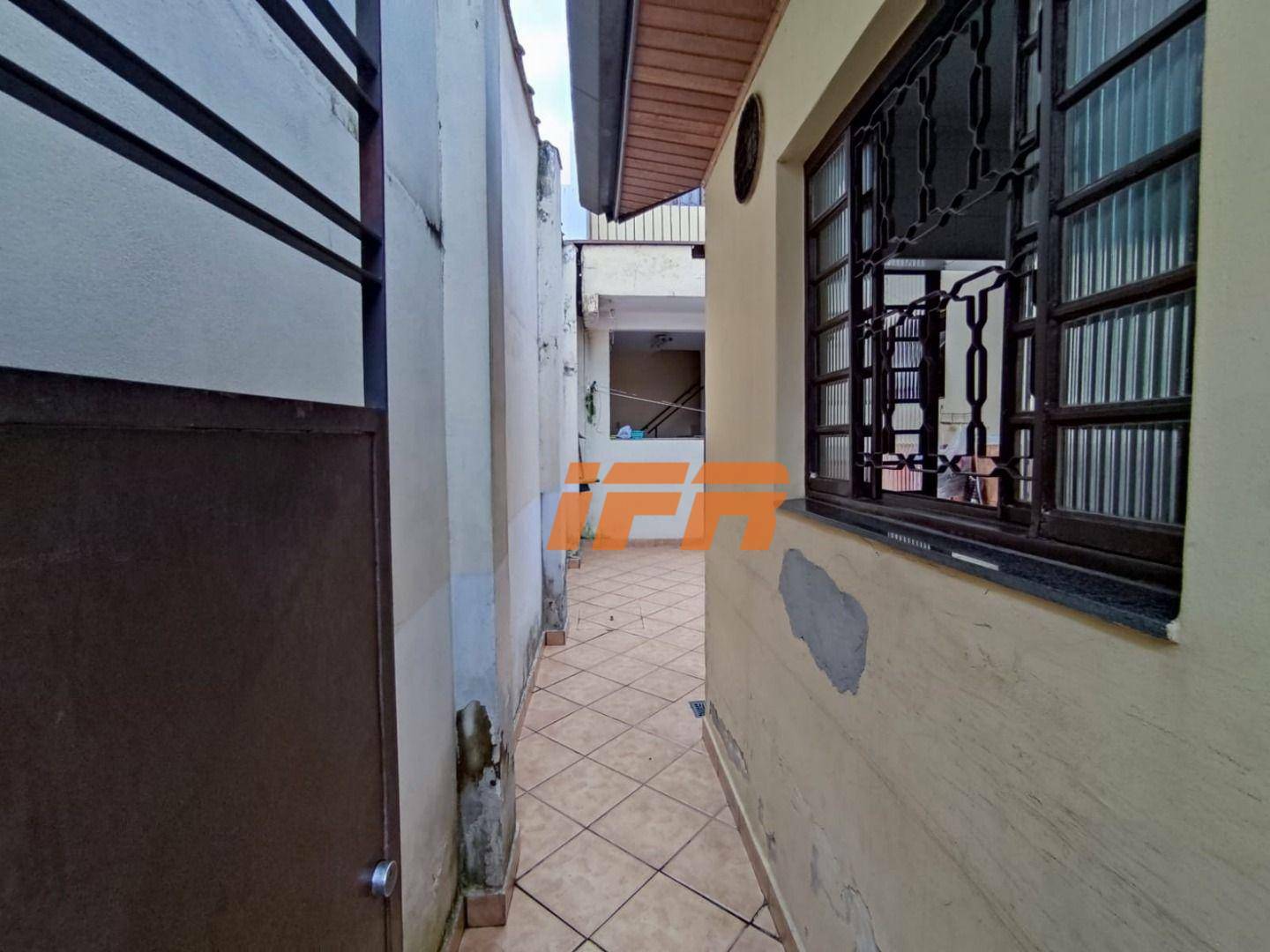 Casa à venda com 6 quartos, 254m² - Foto 4