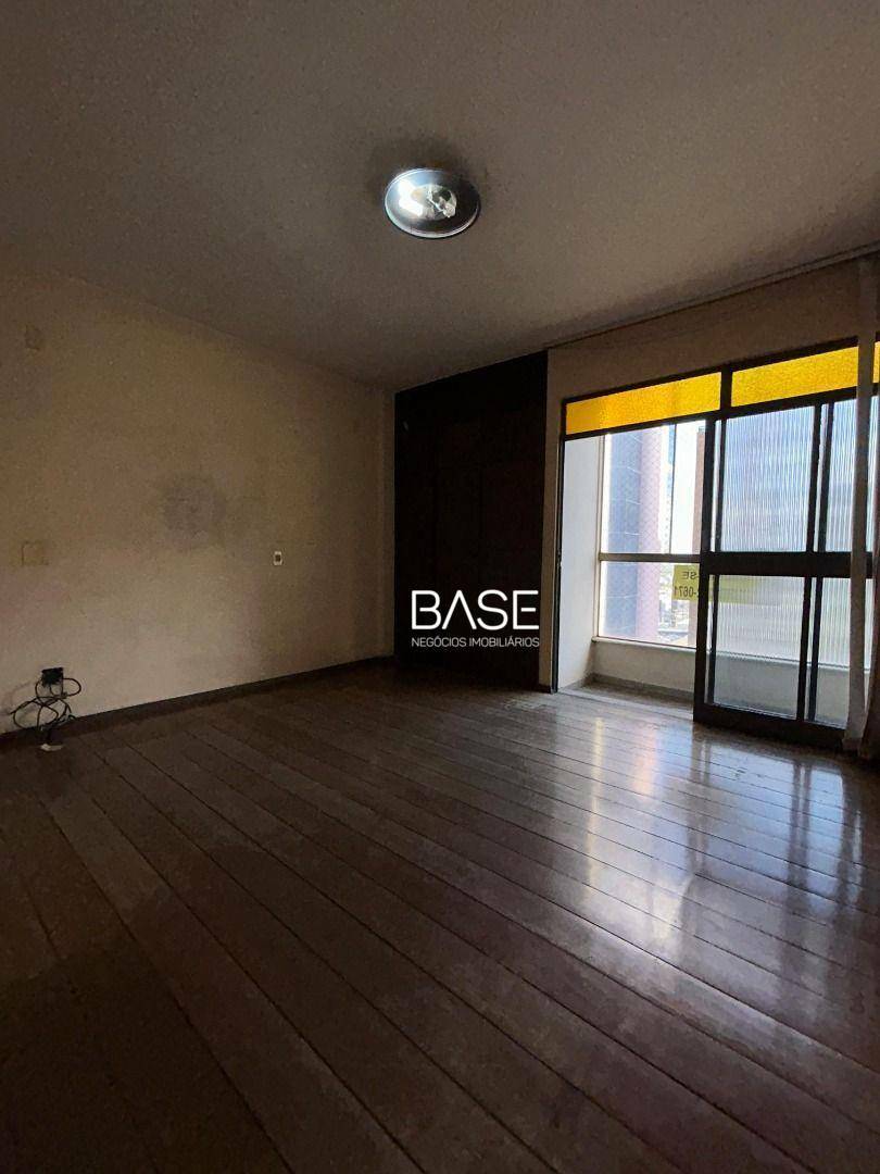 Apartamento à venda com 4 quartos, 170m² - Foto 2