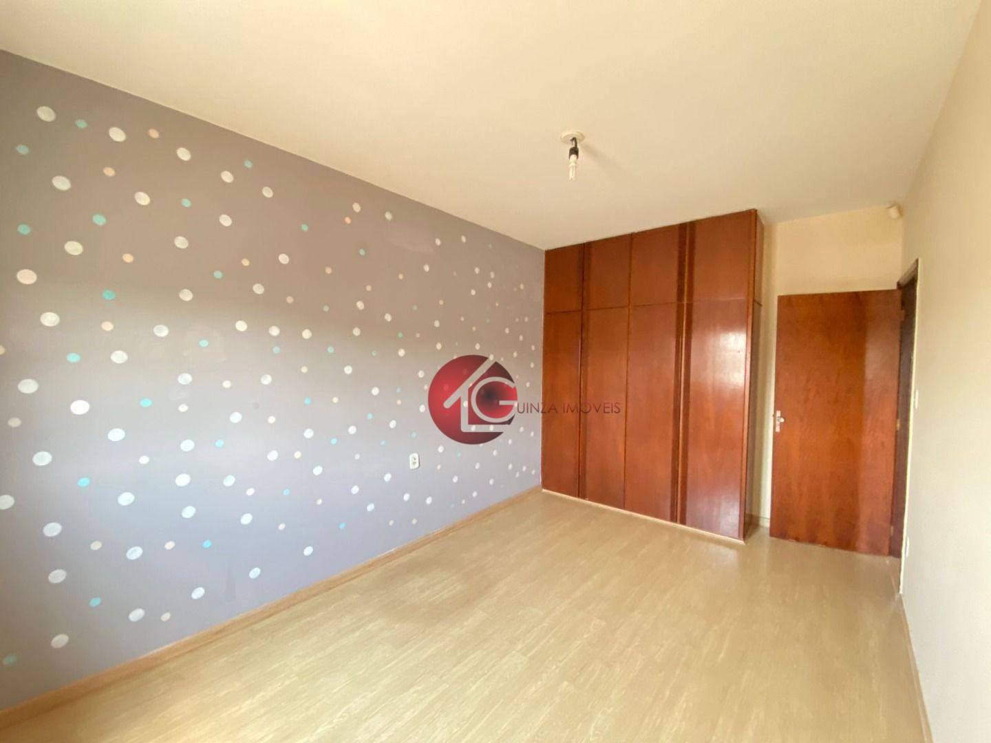 Casa à venda com 3 quartos, 230m² - Foto 8