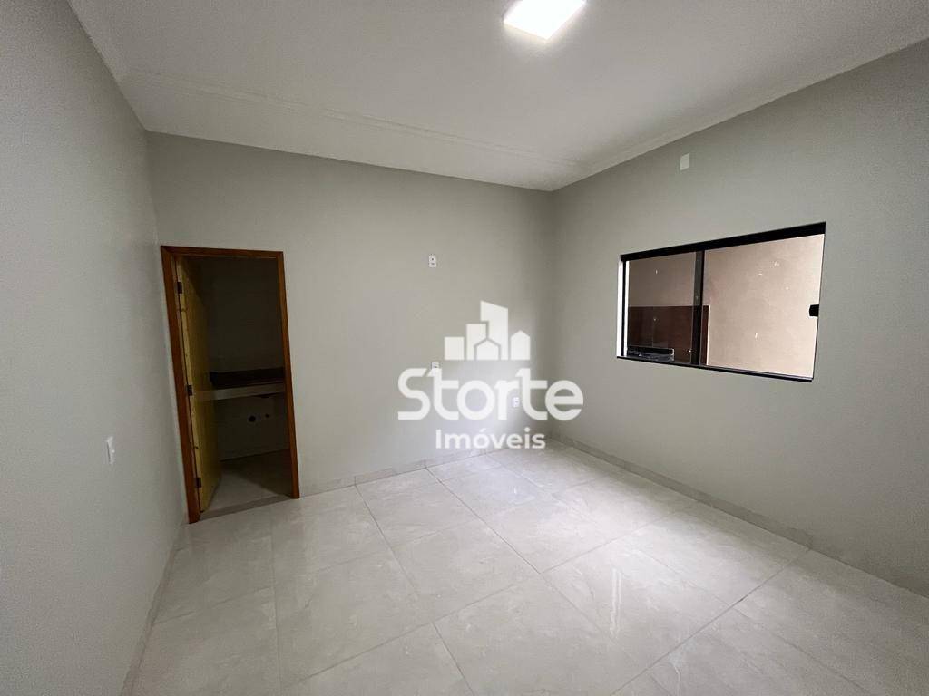 Casa à venda com 4 quartos, 113m² - Foto 3