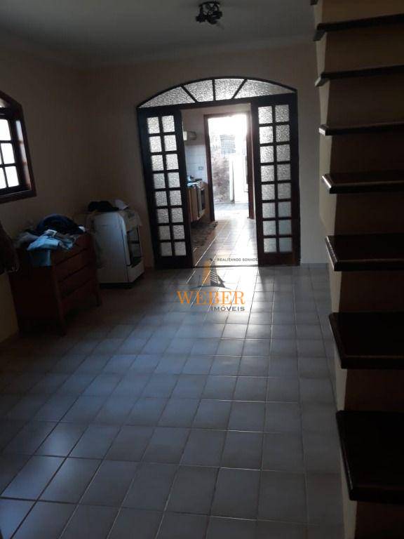 Casa à venda com 3 quartos, 200m² - Foto 3