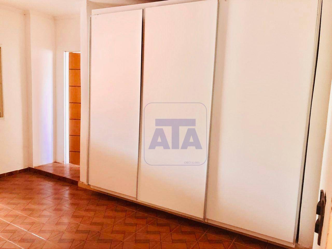 Casa à venda com 3 quartos, 304m² - Foto 6