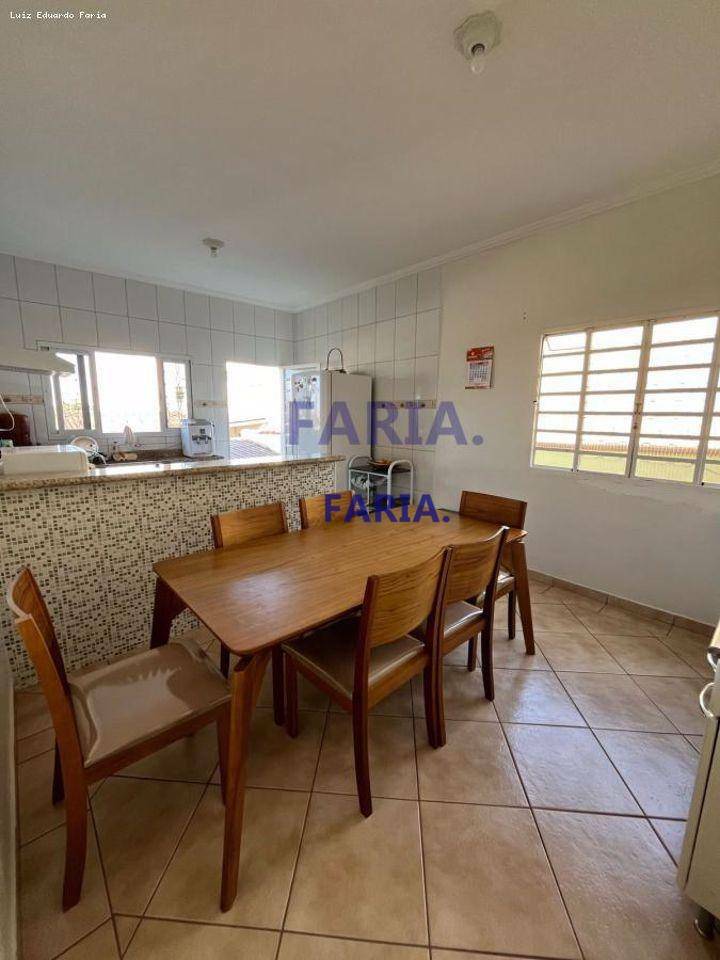Casa à venda com 4 quartos, 230m² - Foto 4