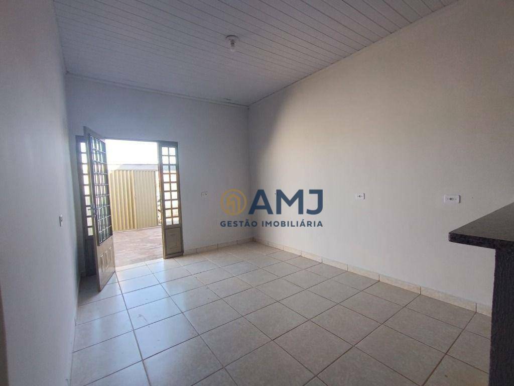 Casa para alugar com 2 quartos, 64m² - Foto 4